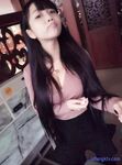 双马尾辫清纯萝莉半脱下内裤被炮友随意操，无毛粉穴第一视角拍摄，进进出出啊啊直叫，操的非常享受捂着脸