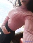 双马尾辫清纯萝莉半脱下内裤被炮友随意操，无毛粉穴第一视角拍摄，进进出出啊啊直叫，操的非常享受捂着脸