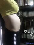 双马尾辫清纯萝莉半脱下内裤被炮友随意操，无毛粉穴第一视角拍摄，进进出出啊啊直叫，操的非常享受捂着脸