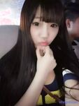 双马尾辫清纯萝莉半脱下内裤被炮友随意操，无毛粉穴第一视角拍摄，进进出出啊啊直叫，操的非常享受捂着脸