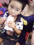 双马尾辫清纯萝莉半脱下内裤被炮友随意操，无毛粉穴第一视角拍摄，进进出出啊啊直叫，操的非常享受捂着脸