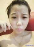 双马尾辫清纯萝莉半脱下内裤被炮友随意操，无毛粉穴第一视角拍摄，进进出出啊啊直叫，操的非常享受捂着脸