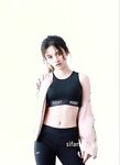 สาวหน้ากลมและเด็กน้อยดูเหมือนมีหน้าอกใหญ่อยู่ในเสื้อผ้า เธอแทบรอไม่ไหวที่จะถอดเสื้อผ้า ลูบหน้าอก จูบ จีบ และเลียตัวเอกด้วยวิธีต่างๆ แต่ก็ล้มเหลว ที่จะได้รับยาก