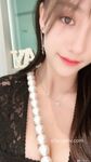 สาวหน้ากลมและเด็กน้อยดูเหมือนมีหน้าอกใหญ่อยู่ในเสื้อผ้า เธอแทบรอไม่ไหวที่จะถอดเสื้อผ้า ลูบหน้าอก จูบ จีบ และเลียตัวเอกด้วยวิธีต่างๆ แต่ก็ล้มเหลว ที่จะได้รับยาก