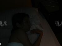 Seorang jurugambar leceh membawa seorang model muda ke Hong Kong untuk bergambar dan mendapat peluang untuk membiusnya dan membawanya kembali ke hotel untuk melakukan hubungan seks dalam pelbagai posisi.