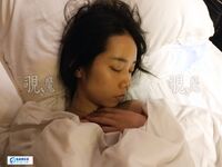 Seorang jurugambar leceh membawa seorang model muda ke Hong Kong untuk bergambar dan mendapat peluang untuk membiusnya dan membawanya kembali ke hotel untuk melakukan hubungan seks dalam pelbagai posisi.