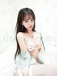 อัลบั้มภาพสวัสดิการบ้านก๋วยเตี๋ยวข้าว—เสื้อผ้าสีเขียว