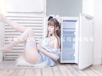 Album Foto Kebajikan Rumah Persendirian Mi Nasi—Pakaian Pembantu Rumah Biru dan Putih