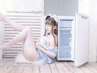 Album Foto Kebajikan Rumah Persendirian Mi Nasi—Pakaian Pembantu Rumah Biru dan Putih