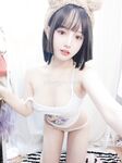 Album Foto Kebajikan Rumah Persendirian Mi Nasi—White Suspender