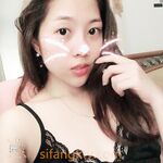 รอยแตกล่าสุด: ลูกสะใภ้จากครอบครัวที่ดีช่วยตัวเองที่บ้านโดยไม่มีผู้ชาย