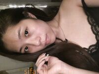 รอยแตกล่าสุด: ลูกสะใภ้จากครอบครัวที่ดีช่วยตัวเองที่บ้านโดยไม่มีผู้ชาย