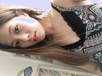 รอยแตกล่าสุด: ลูกสะใภ้จากครอบครัวที่ดีช่วยตัวเองที่บ้านโดยไม่มีผู้ชาย