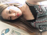 รอยแตกล่าสุด: ลูกสะใภ้จากครอบครัวที่ดีช่วยตัวเองที่บ้านโดยไม่มีผู้ชาย