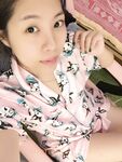 รอยแตกล่าสุด: ลูกสะใภ้จากครอบครัวที่ดีช่วยตัวเองที่บ้านโดยไม่มีผู้ชาย