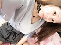 รอยแตกล่าสุด: ลูกสะใภ้จากครอบครัวที่ดีช่วยตัวเองที่บ้านโดยไม่มีผู้ชาย