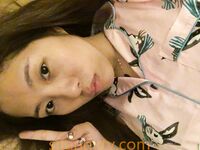 รอยแตกล่าสุด: ลูกสะใภ้จากครอบครัวที่ดีช่วยตัวเองที่บ้านโดยไม่มีผู้ชาย