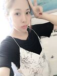 รอยแตกล่าสุด: ลูกสะใภ้จากครอบครัวที่ดีช่วยตัวเองที่บ้านโดยไม่มีผู้ชาย