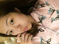 รอยแตกล่าสุด: ลูกสะใภ้จากครอบครัวที่ดีช่วยตัวเองที่บ้านโดยไม่มีผู้ชาย