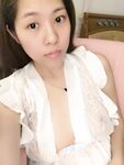 รอยแตกล่าสุด: ลูกสะใภ้จากครอบครัวที่ดีช่วยตัวเองที่บ้านโดยไม่มีผู้ชาย