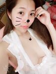 รอยแตกล่าสุด: ลูกสะใภ้จากครอบครัวที่ดีช่วยตัวเองที่บ้านโดยไม่มีผู้ชาย