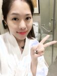 รอยแตกล่าสุด: ลูกสะใภ้จากครอบครัวที่ดีช่วยตัวเองที่บ้านโดยไม่มีผู้ชาย