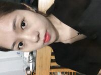 รอยแตกล่าสุด: ลูกสะใภ้จากครอบครัวที่ดีช่วยตัวเองที่บ้านโดยไม่มีผู้ชาย