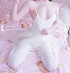 白色连衣裙