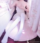 白色连衣裙