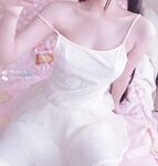 白色连衣裙