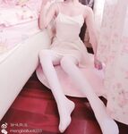 白色连衣裙