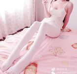 白色连衣裙