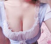 藍色毛衣