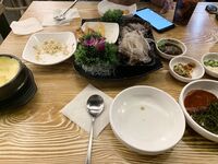 Con khốn Hàn Quốc "B5rass" được huấn luyện chăm chỉ bằng nắm đấm, nhét lồn, mở rộng hậu môn, đi bộ khỏa thân qua đêm, quan hệ tình dục bằng miệng