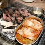 Con khốn Hàn Quốc "B5rass" được huấn luyện chăm chỉ bằng nắm đấm, nhét lồn, mở rộng hậu môn, đi bộ khỏa thân qua đêm, quan hệ tình dục bằng miệng