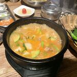 Con khốn Hàn Quốc "B5rass" được huấn luyện chăm chỉ bằng nắm đấm, nhét lồn, mở rộng hậu môn, đi bộ khỏa thân qua đêm, quan hệ tình dục bằng miệng