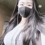 เทพธิดาแห่ง Twitter บันทึกการเปลี่ยนแปลงของเธอตั้งแต่สมัยเรียนจนถึงการตั้งครรภ์และการคลอดบุตร ในระหว่างตั้งครรภ์ เธอไปทะเลเพื่อขายนมโดยส่งด่วน เธอดื่มมันโดยตรงขณะนอนอยู่ในอ้อมแขนของเธอ