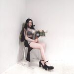 เทพธิดาแห่ง Twitter บันทึกการเปลี่ยนแปลงของเธอตั้งแต่สมัยเรียนจนถึงการตั้งครรภ์และการคลอดบุตร ในระหว่างตั้งครรภ์ เธอไปทะเลเพื่อขายนมโดยส่งด่วน เธอดื่มมันโดยตรงขณะนอนอยู่ในอ้อมแขนของเธอ