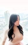 เทพธิดาแห่ง Twitter บันทึกการเปลี่ยนแปลงของเธอตั้งแต่สมัยเรียนจนถึงการตั้งครรภ์และการคลอดบุตร ในระหว่างตั้งครรภ์ เธอไปทะเลเพื่อขายนมโดยส่งด่วน เธอดื่มมันโดยตรงขณะนอนอยู่ในอ้อมแขนของเธอ