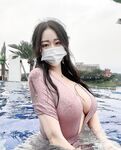 เทพธิดาแห่ง Twitter บันทึกการเปลี่ยนแปลงของเธอตั้งแต่สมัยเรียนจนถึงการตั้งครรภ์และการคลอดบุตร ในระหว่างตั้งครรภ์ เธอไปทะเลเพื่อขายนมโดยส่งด่วน เธอดื่มมันโดยตรงขณะนอนอยู่ในอ้อมแขนของเธอ