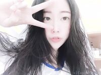 เทพธิดาแห่ง Twitter บันทึกการเปลี่ยนแปลงของเธอตั้งแต่สมัยเรียนจนถึงการตั้งครรภ์และการคลอดบุตร ในระหว่างตั้งครรภ์ เธอไปทะเลเพื่อขายนมโดยส่งด่วน เธอดื่มมันโดยตรงขณะนอนอยู่ในอ้อมแขนของเธอ