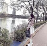 เทพธิดาแห่ง Twitter บันทึกการเปลี่ยนแปลงของเธอตั้งแต่สมัยเรียนจนถึงการตั้งครรภ์และการคลอดบุตร ในระหว่างตั้งครรภ์ เธอไปทะเลเพื่อขายนมโดยส่งด่วน เธอดื่มมันโดยตรงขณะนอนอยู่ในอ้อมแขนของเธอ