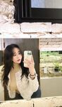 เทพธิดาแห่ง Twitter บันทึกการเปลี่ยนแปลงของเธอตั้งแต่สมัยเรียนจนถึงการตั้งครรภ์และการคลอดบุตร ในระหว่างตั้งครรภ์ เธอไปทะเลเพื่อขายนมโดยส่งด่วน เธอดื่มมันโดยตรงขณะนอนอยู่ในอ้อมแขนของเธอ