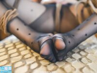 Rakam peribadi berskala besar terbaharu dewi yang sangat popular "Taotao + Rourou" tanpa pantyhose, seni tali, mata terdedah, lubang dan bonggol terdedah, bahagian dalam yang sangat telus, alat sulit Taotao kelihatan samar-samar