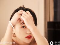 摄影大湿-佳音大神和他漂亮的高颜值模特儿们的故事，把她们一个个调教得服服帖帖地，一天换一个干