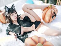 巨乳系女神『茹茹』首次无胸贴尺度大突破万圣节独家限定色魔女超透视感高清