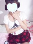 오프 숄더 플레이드 스커트
