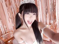Cô gái phúc lợi nổi tiếng Twitter Kittyxkum (Crimson Kitten)