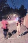 全裸出被十六個路人看光身體
