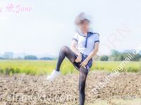 ภาพขนาดใหญ่ของสี่แยกหมู่บ้านใกล้โรงเรียน